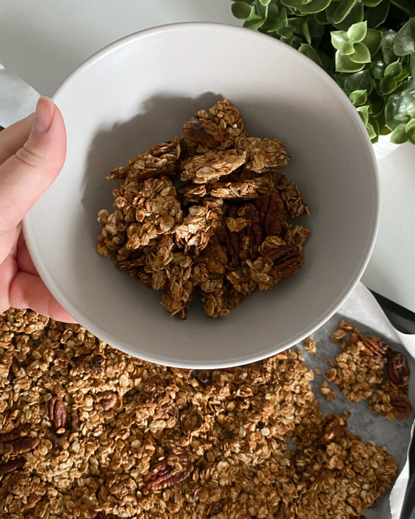 granola with banana