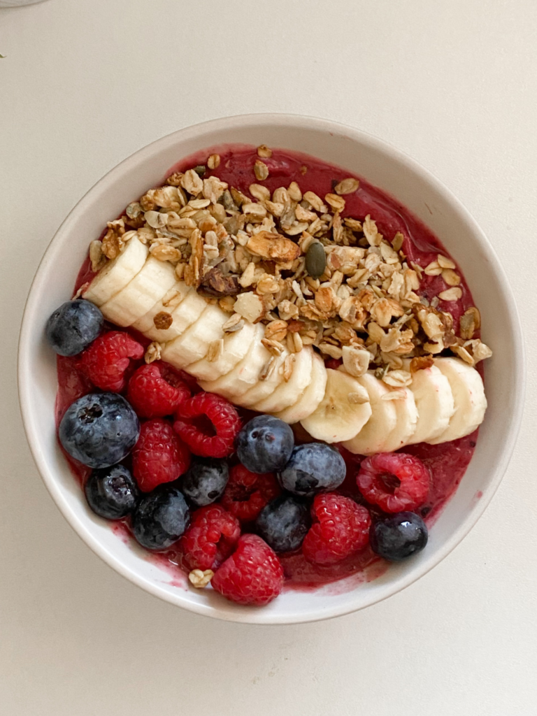 berry smoothie bowl