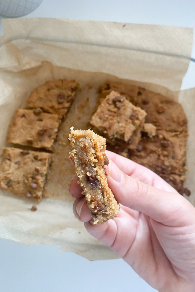 healthy chocolate chip blondies