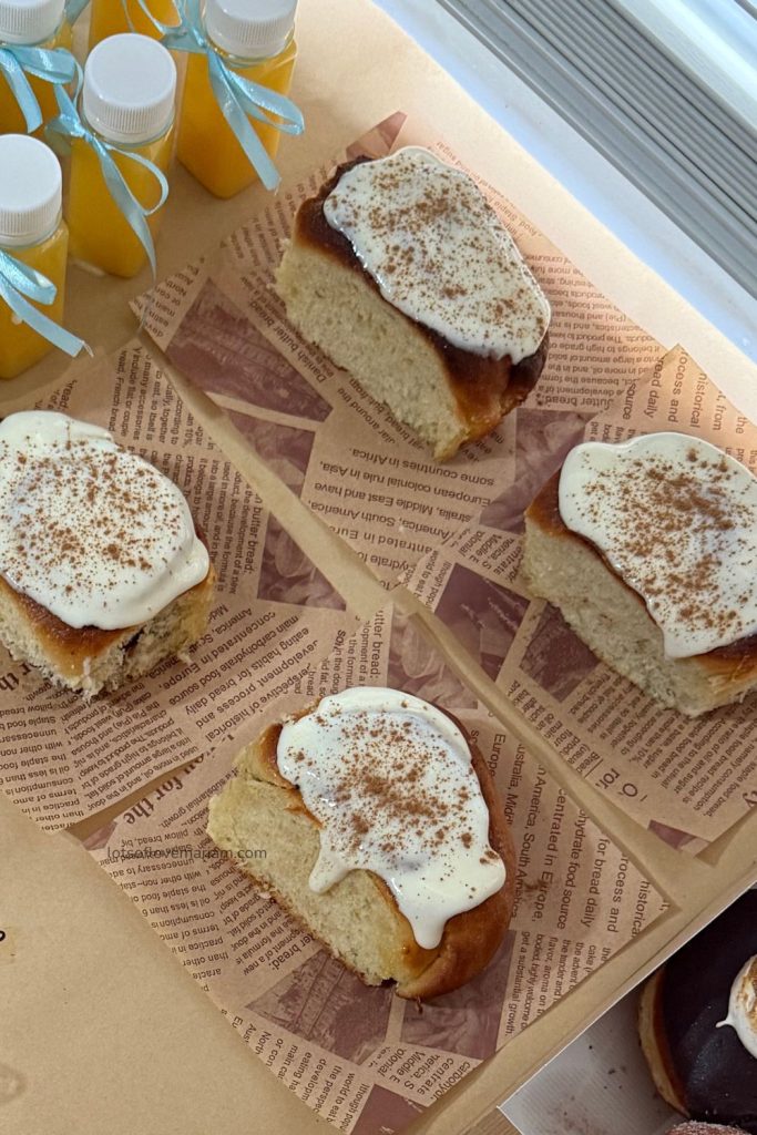 cinnamon roll frosting recipe
